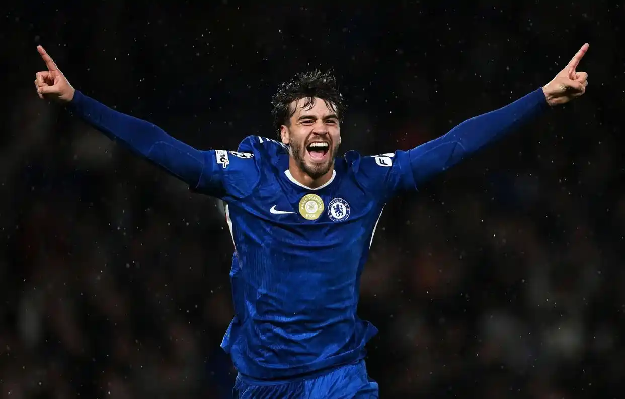 Chelsea Thrashes Ajax 5-1 at Home