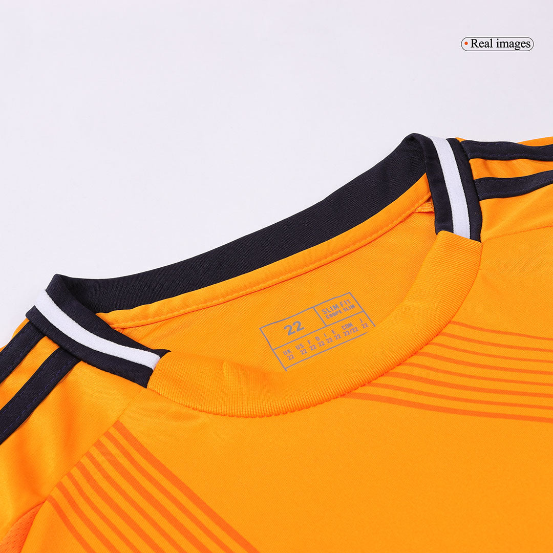 Regalo: Camiseta de fútbol visitante del Real Madrid para niño (camiseta y pantalón corto) 2024/25