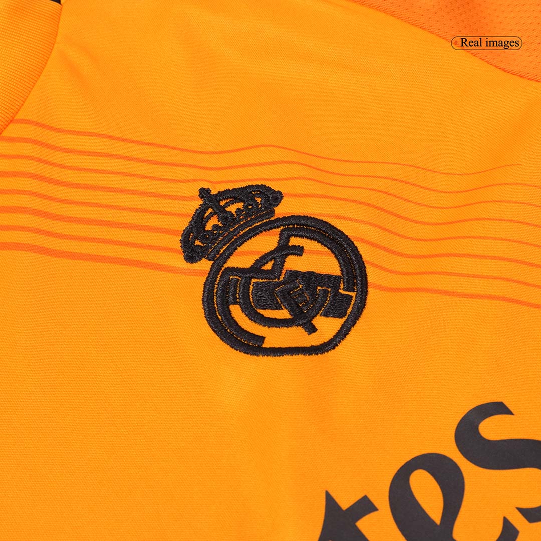 Regalo: Camiseta de fútbol visitante del Real Madrid para niño (camiseta y pantalón corto) 2024/25