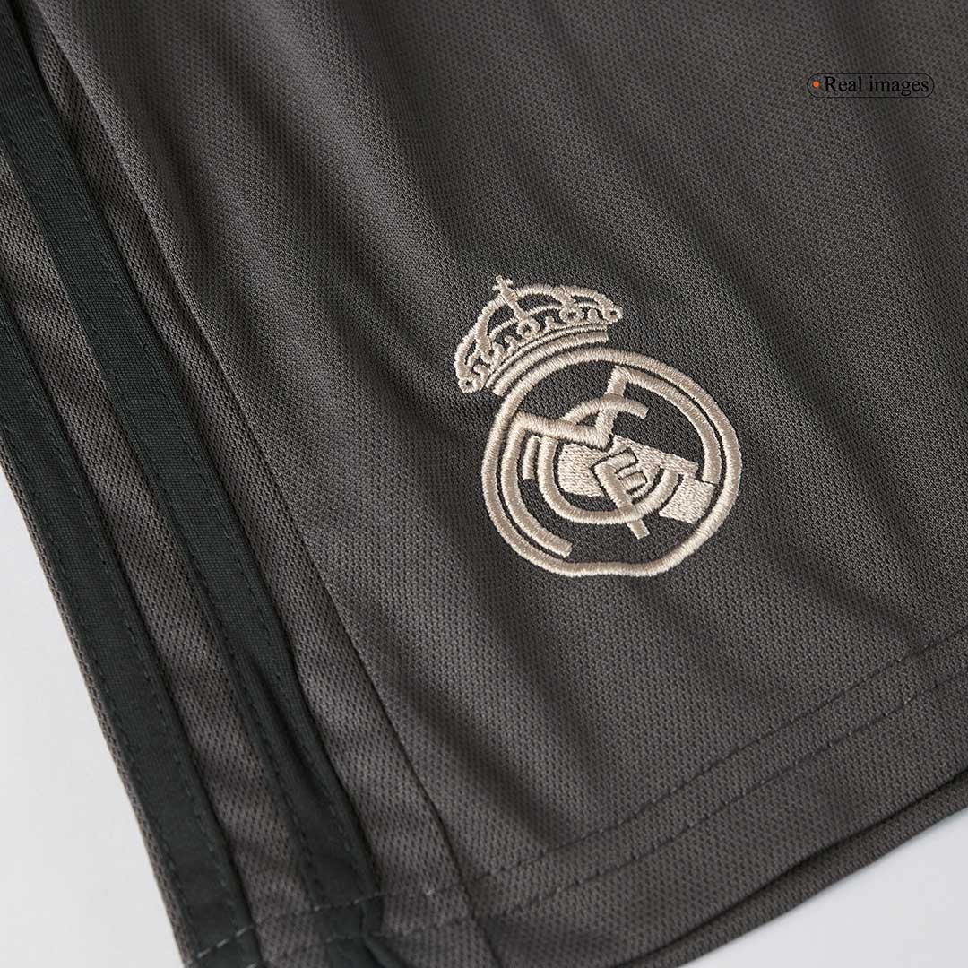 Regalo: Camiseta de fútbol infantil de visitante del Real Madrid (camiseta y pantalón corto) 2024/25
