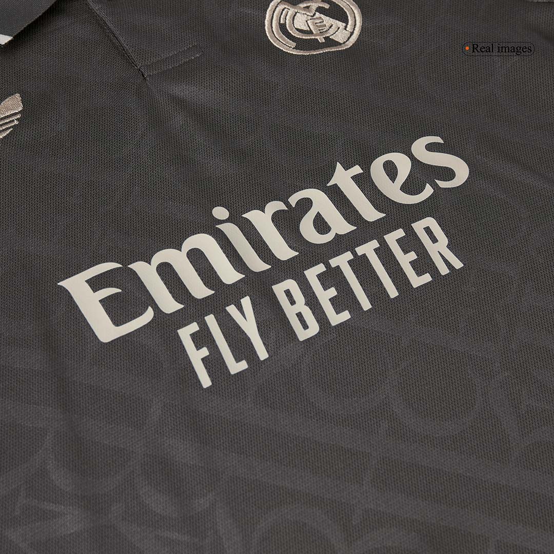 Regalo: Camiseta de fútbol infantil de visitante del Real Madrid (camiseta y pantalón corto) 2024/25