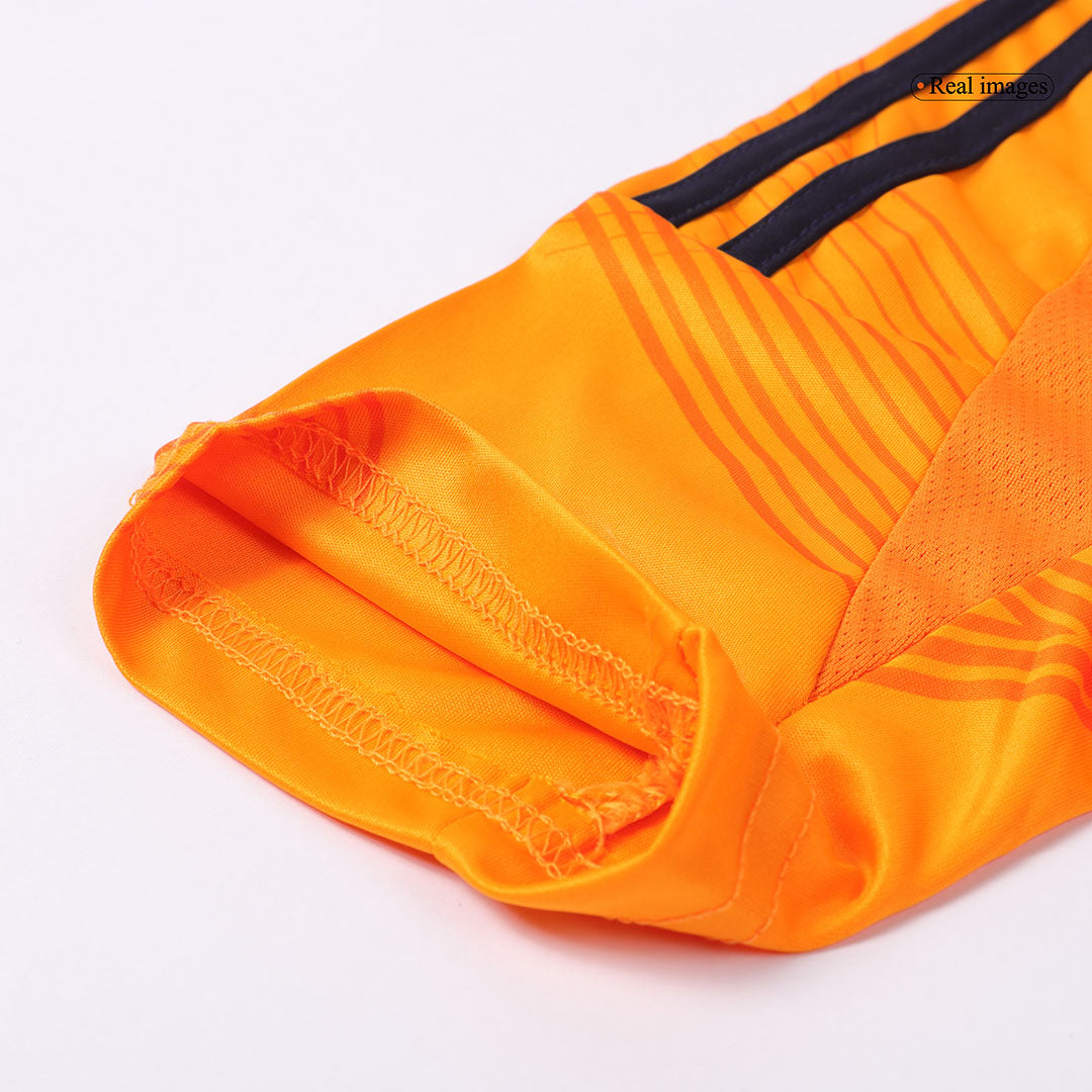 Regalo: Camiseta de fútbol visitante del Real Madrid para niño (camiseta y pantalón corto) 2024/25